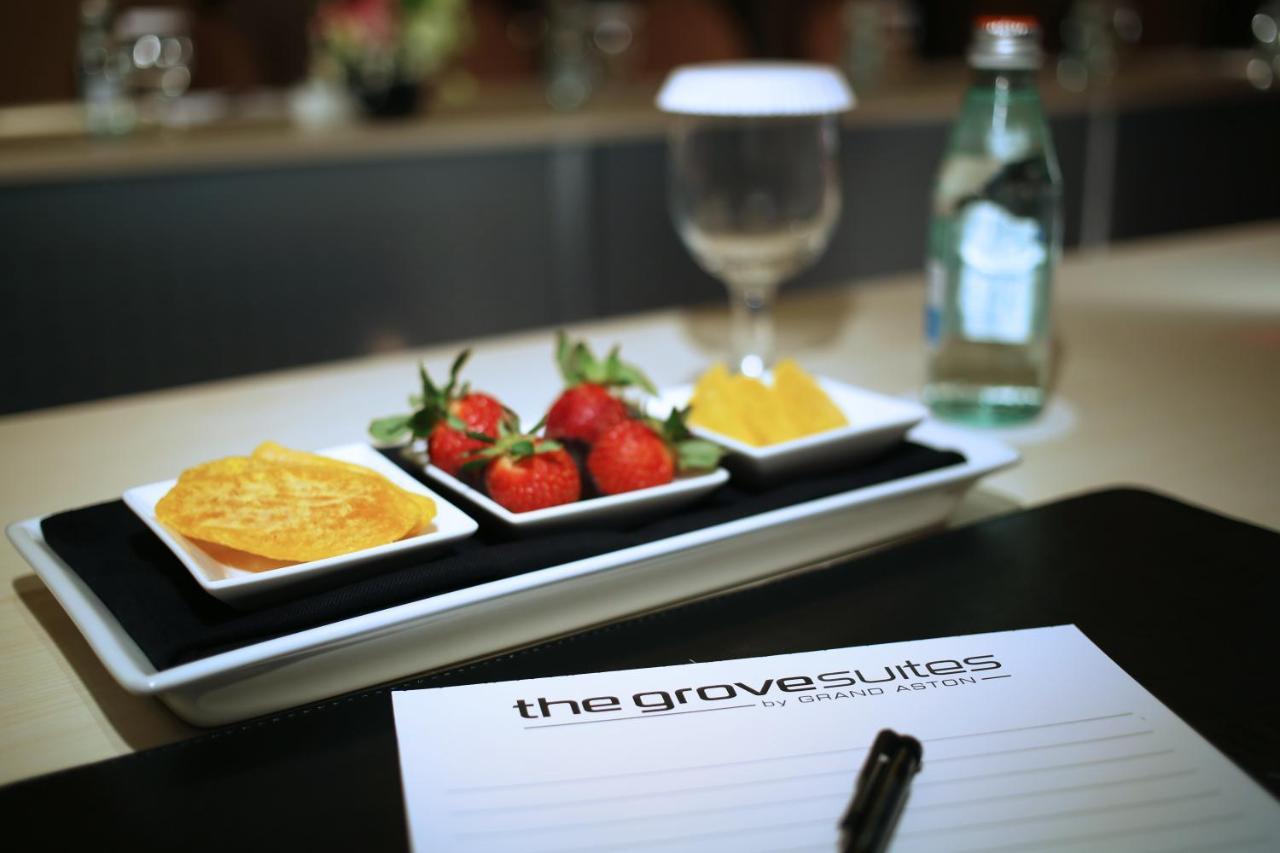 The Grove Suites By Grand Aston Jakarta Buitenkant foto