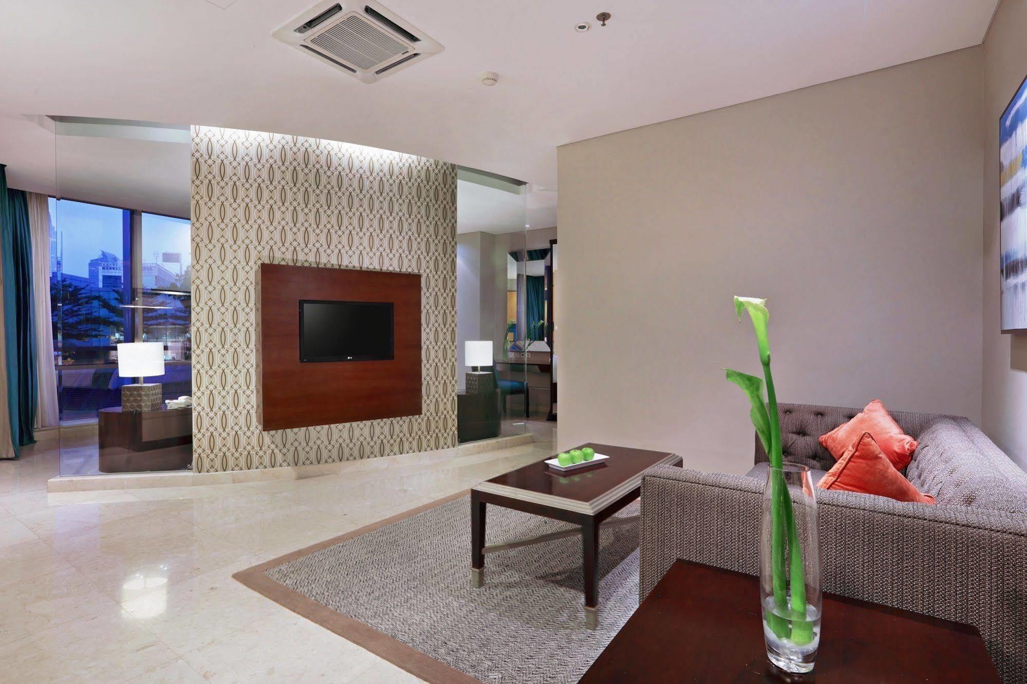 The Grove Suites By Grand Aston Jakarta Buitenkant foto